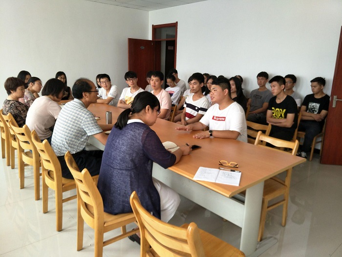 读者座谈会.jpg 读者座谈会.jpg